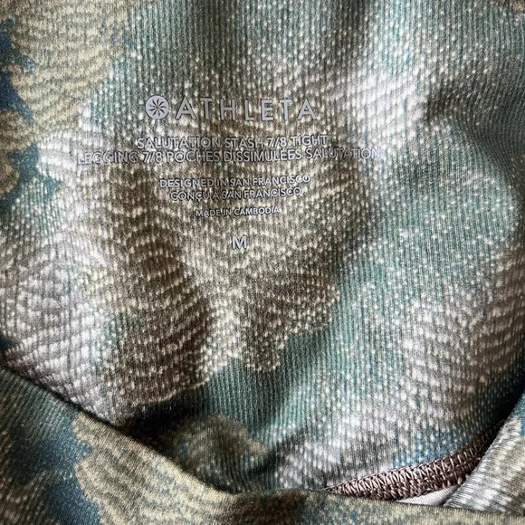 Athleta Breathable, UPF Rated, Quick Dry Camo Print 7/8” Leggings, Size Medium - Picture 9 of 9
